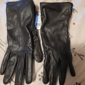 Leather gloves